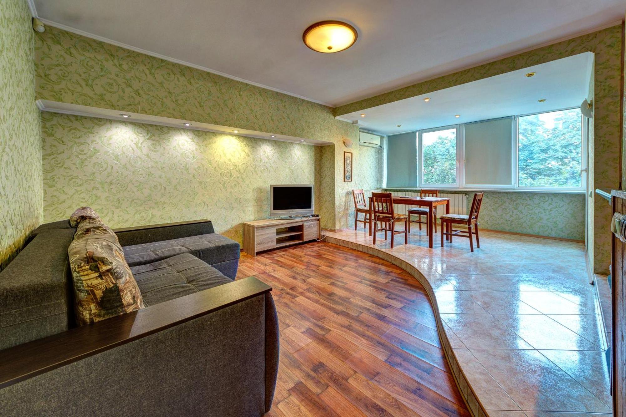 Apartment 3-кімнатні в центрі, поруч ст. м. університет