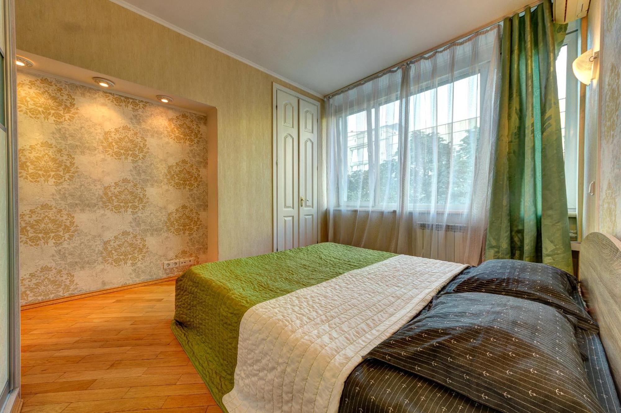 3-кімнатні в центрі, поруч ст. м. університет Apartment