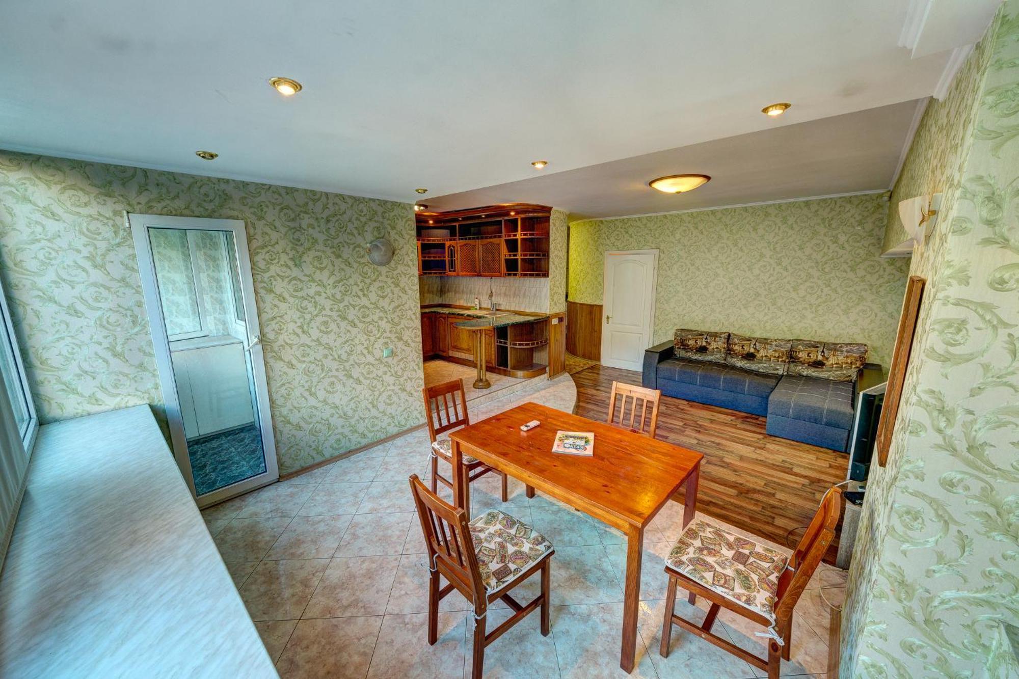 3-кімнатні в центрі, поруч ст. м. університет Apartment Kyiv