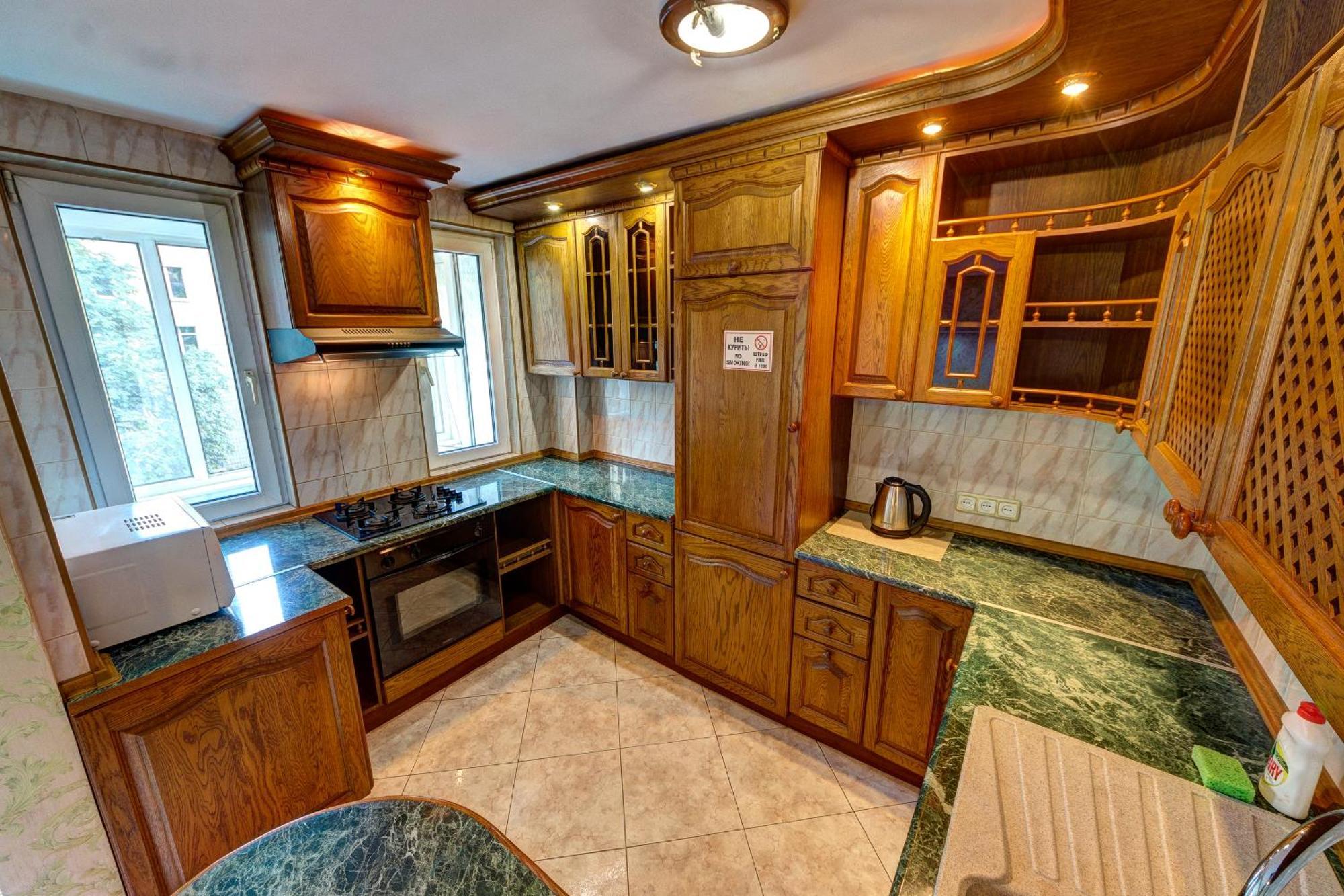 3-кімнатні в центрі, поруч ст. м. університет Apartment *